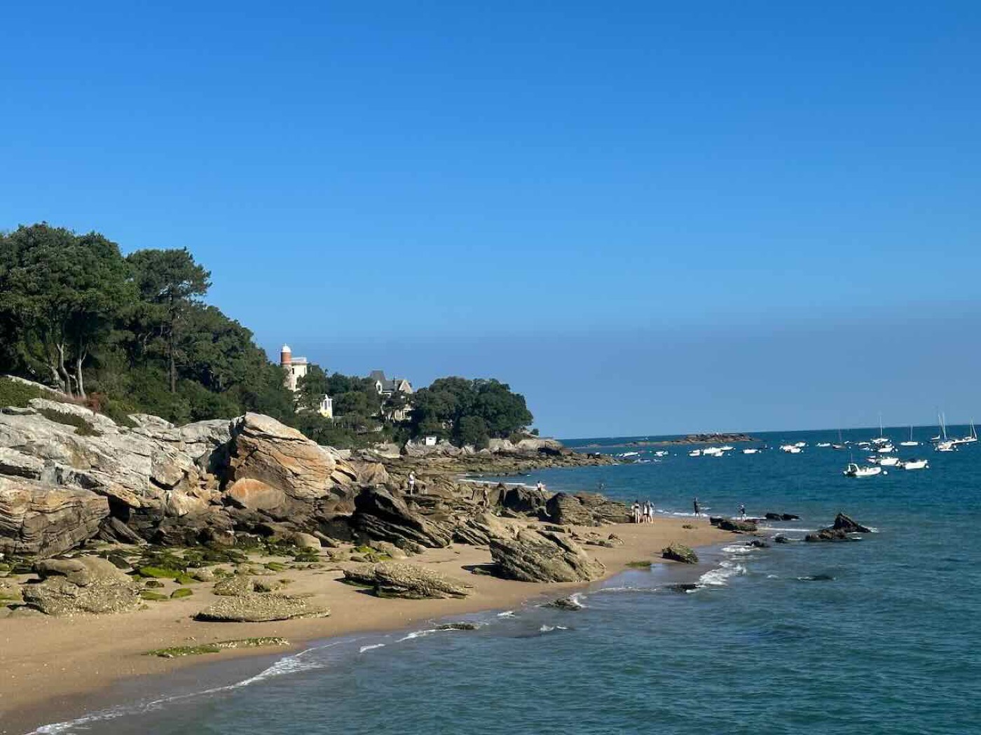 The rocky shoreline of the Bois de la Chaize with a villa on the headland